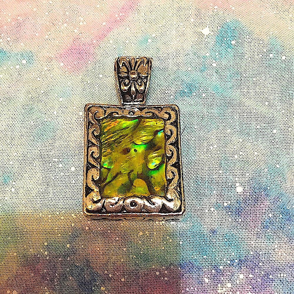 Green💚 Mother of Pearl Necklace Pendant⭐️